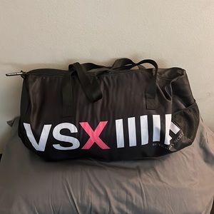 😊vintage Victoria Secret Body By Victoria Duffle Bag
